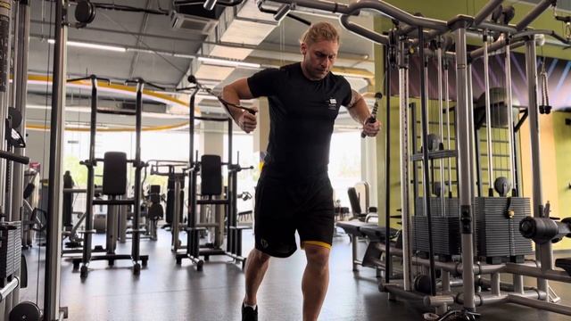 Сведение и жим в кроссовере смотреть онлайн