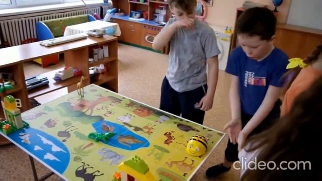 Дети и «Мини робот Bee-Bot «Умная пчела» смотреть онлайн