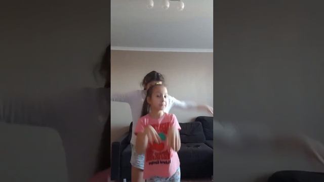 сними с своей систр в квартри