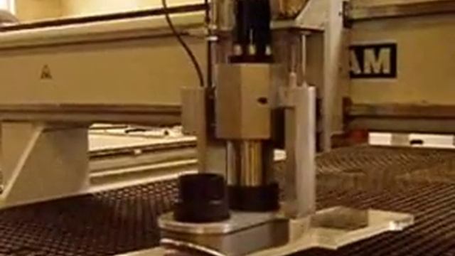 Плавающий шпиндель на фрезерно-гравировальном оборудовании FlexiCAM смотреть онлайн