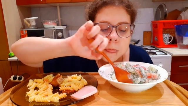 Мукбанг Макарошки, Котлета, Ветчина, Салат с ??/ Новый закон о животных/Про трэш стримеров смотреть онлайн