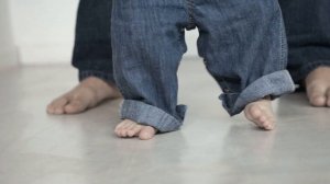 РЕБЕНОК ХОДИТ НА НОСОЧКАХ | На что обратить внимание при ходьбе ребенка