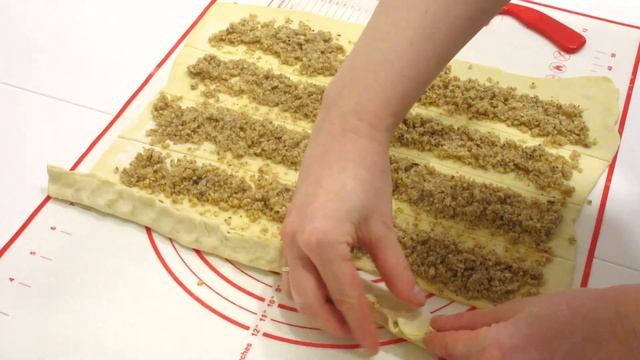 Слоено-дрожжевой пирог с грецкими орехами / Puff pastry with walnuts смотреть онлайн