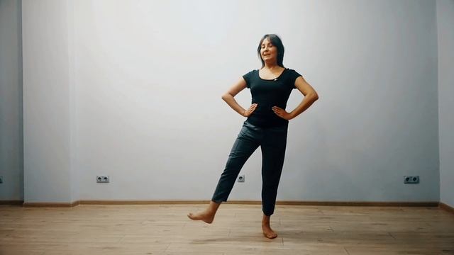 "Ковырялочка". Основные движения русского народного танца. смотреть онлайн