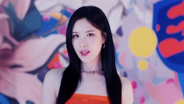 Weeekly 위클리 'VROOM VROOM' MV смотреть онлайн