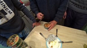 КАК ЖИВЁТ СЕЙЧАС ЁЛЫ - ПАЛЫ  \ ОБЗОР И ДЕГУСТАЦИЯ ТУШЁНКИ ВСЕЙ БРИГАДОЙ