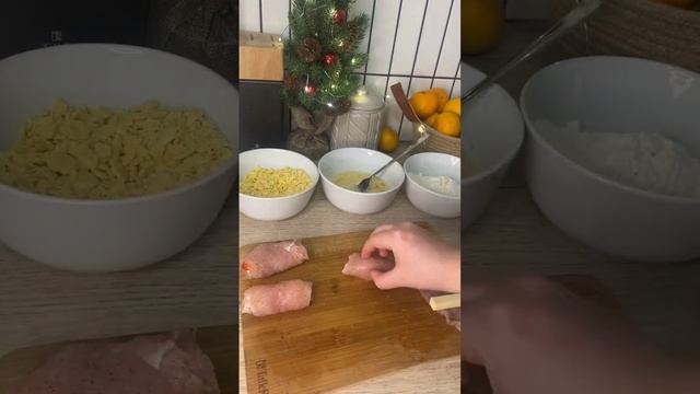 Закуска на новогодний стол ВЕРТУНЫ хрустящие куриные рулетики с сырной начинкой