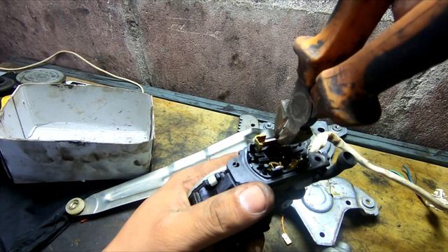 Como Reparar Motor Sube Vidrios Facil y Rapido смотреть онлайн