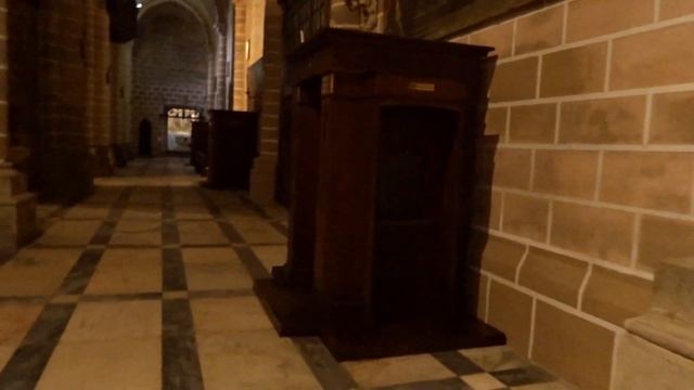 Древний Португальский собор. Эвора. смотреть онлайн