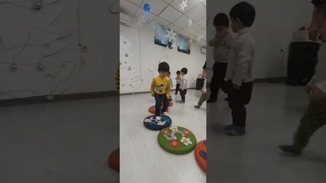 Ясли. Активные игры на музыкальных занятиях смотреть онлайн