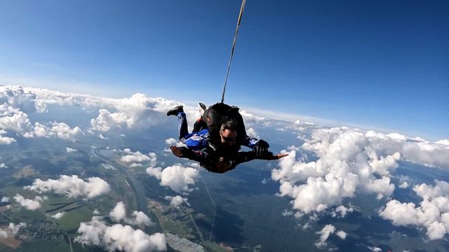 Первый прыжок с парашютом DZ Пущино // The first parachute jump. смотреть онлайн
