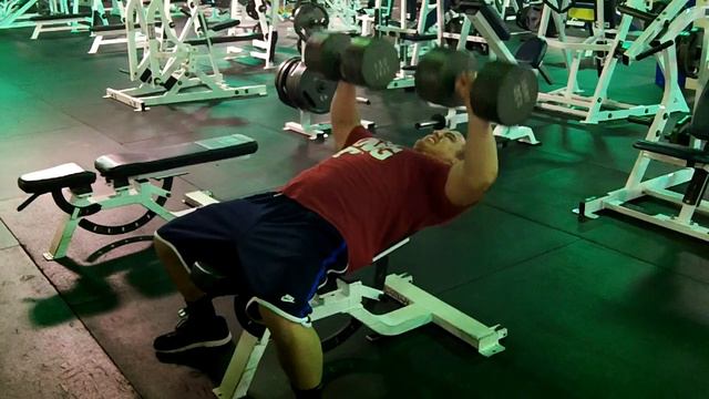 130 lbs for 17 reps incline dumbbell press смотреть онлайн