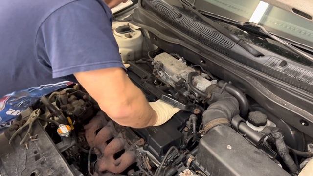 2006-2011 Hyundai Accent Valve Cover Replacement смотреть онлайн