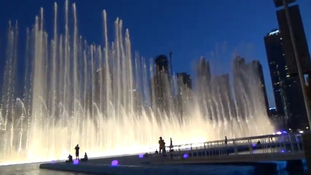 Танцующий фонтан в Дубае смотреть онлайн