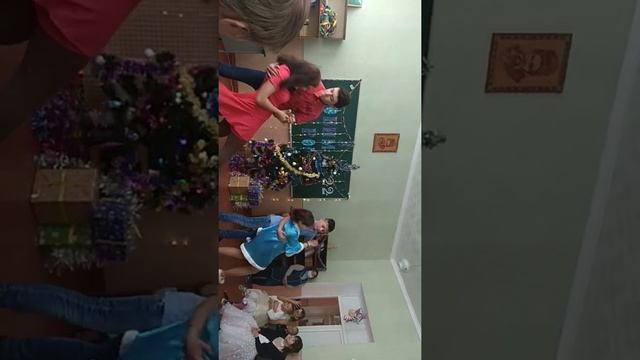 очень очень нежный и лёгкий танец по паре с мальчиками ???? смотреть онлайн
