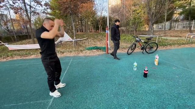 Отжимания на бумажном стакане и на баклажках смотреть онлайн