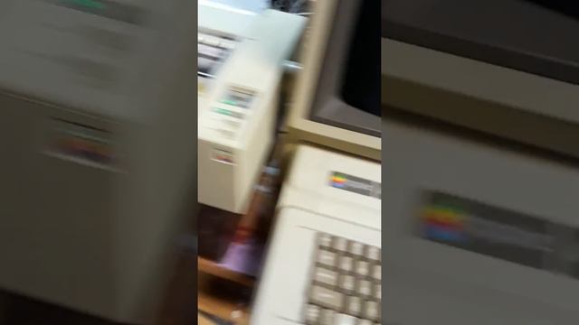 20180518 1982 Apple IIe "pfs:write" word processor and printer смотреть онлайн