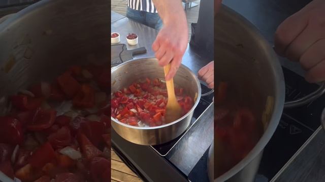 Суп-гуляш по фирменному рецепту от шеф-повара Сабуров Холла #хорошеемясоначинаетсянаА