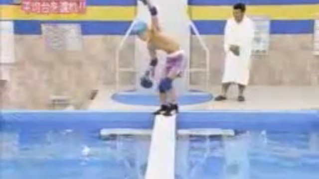 Японское шоу! Вода в бассейне - кипяток!