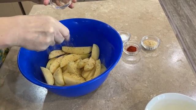Картофель с хрустящей корочкой ! Проще и вкуснее не бывает !!! смотреть онлайн