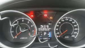 Должен ли постоянно гореть чек при зажигании?