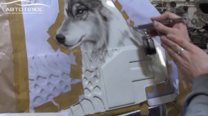 Залипни пока наносят аэрографию. Процесс рисования волка на авто