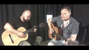 ПОВЕСИЛ СВОЙ СЮРТУК НА СПИНКУ СТУЛА МУЗЫКАНТ / 2 ГИТАРЫ