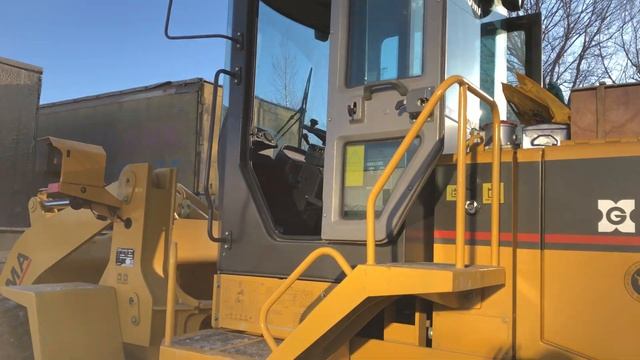 Обзор кабины фронтального погрузчика XGMA XG931H смотреть онлайн