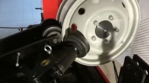 СиБек Премьер-Альфа. Универсальный стенд для правки литых и штампованных дисков.