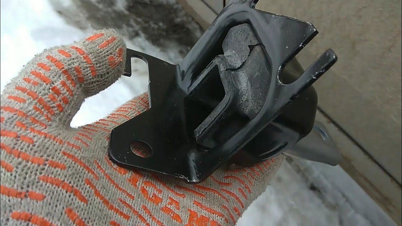 Лада Веста,,,левая опора двигателя меняем(и что стало с родной спустя 120тыс.км) смотреть онлайн