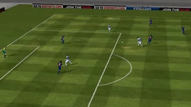 Отбор мяча у штрафной FIFA 13 IPhone/iPad - FC Barcelona Vs. Juventus