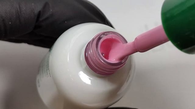 Выкраска: Гель–лак UNO №024 Strawberry Yogurt — «Клубничный йогурт» смотреть онлайн