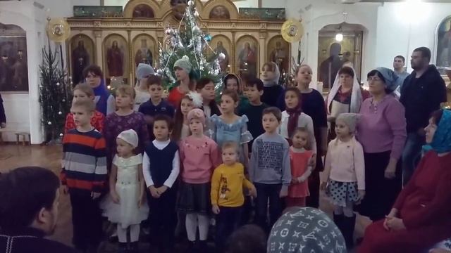 Младенец Иисус рождён был в ту ночь, чтоб людям страдающим в мире помочь смотреть онлайн