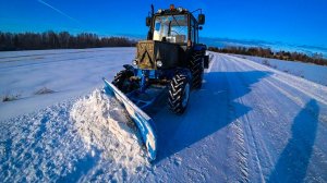 МТЗ-82.1. Местами перемело дорогу, пришлось разгребать по быстрому и кое-где ее расширить.