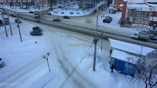 На пр. Ленина MAN протаранил зубилу смотреть онлайн