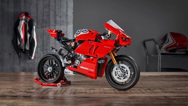 LEGO Technic Ducati Panigale V4 R Set Revealed For 2020! смотреть онлайн