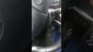 Как вынуть, вытащить личинку замка зажигания Тойота Королла Е 180???