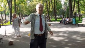 А ПОЕЗД ТИХО ЕХАЛ НА БЕРДИЧЕВ!?/ПОЮТ ЕЛЕНА И КОСТЯ/ТАНЦЫ В САДУ ШЕВЧЕНКО ХАРЬКОВ МАЙ 2021
