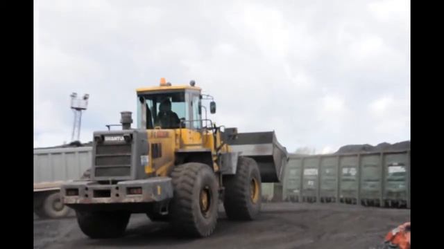 Демонстрация работы фронтального погрузчика Shantui SL60W-2 смотреть онлайн