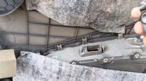 Замена кнопки стеклоподъёмника на Солярисе.(часть 2)