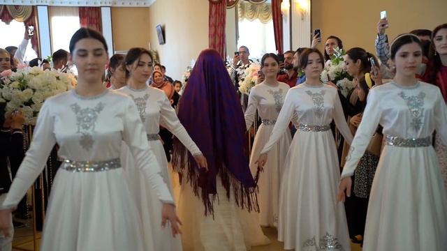 ТАНЕЦ ЖЕНИХА И НЕВЕСТЫ!Ансамбль Избербаш.Видеограф Муслим Камбулатов тел: 89285802662 смотреть онлайн