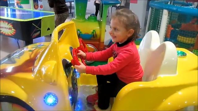 Детский канал. Развлечения для детей. В детском развлекательном центре. Видео для детей. смотреть онлайн