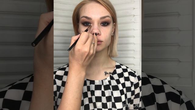 Smoky eyes с палеткой Matt attitude от Pupa смотреть онлайн
