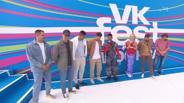 Наши парни круты не только на льду! Но и на VK Fest смотреть онлайн
