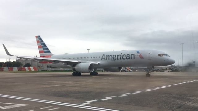 BEHIND THE SCENES at Edinburgh Airport | Baggage hall - Apron tour - Cargo Aircraft | Part 1 смотреть онлайн