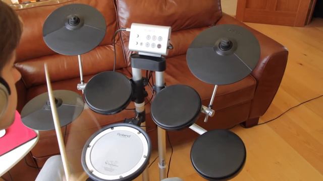 Recording with V-drums and EZD2 in Garageband смотреть онлайн