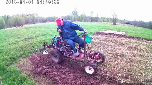 Минитрактор из мотоблока Нева МБ1 пашем под зерновые. смотреть онлайн