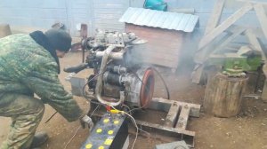 Запустили на улице дизельный двигатель 2ч