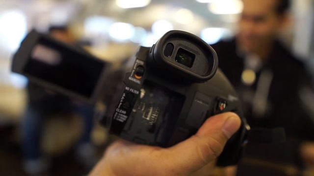 BELI Kamera Video Camcorder SONY FDR AX700 di Dukomsel + UNBOXING (Vlog 001) смотреть онлайн