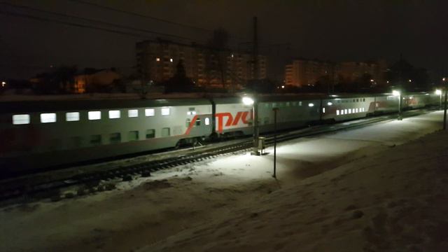 Электровоз ЧС6 С ДВУХЭТАЖНЫМ ПОЕЗДОМ СМЕНА-А БЕТАКНУР смотреть онлайн